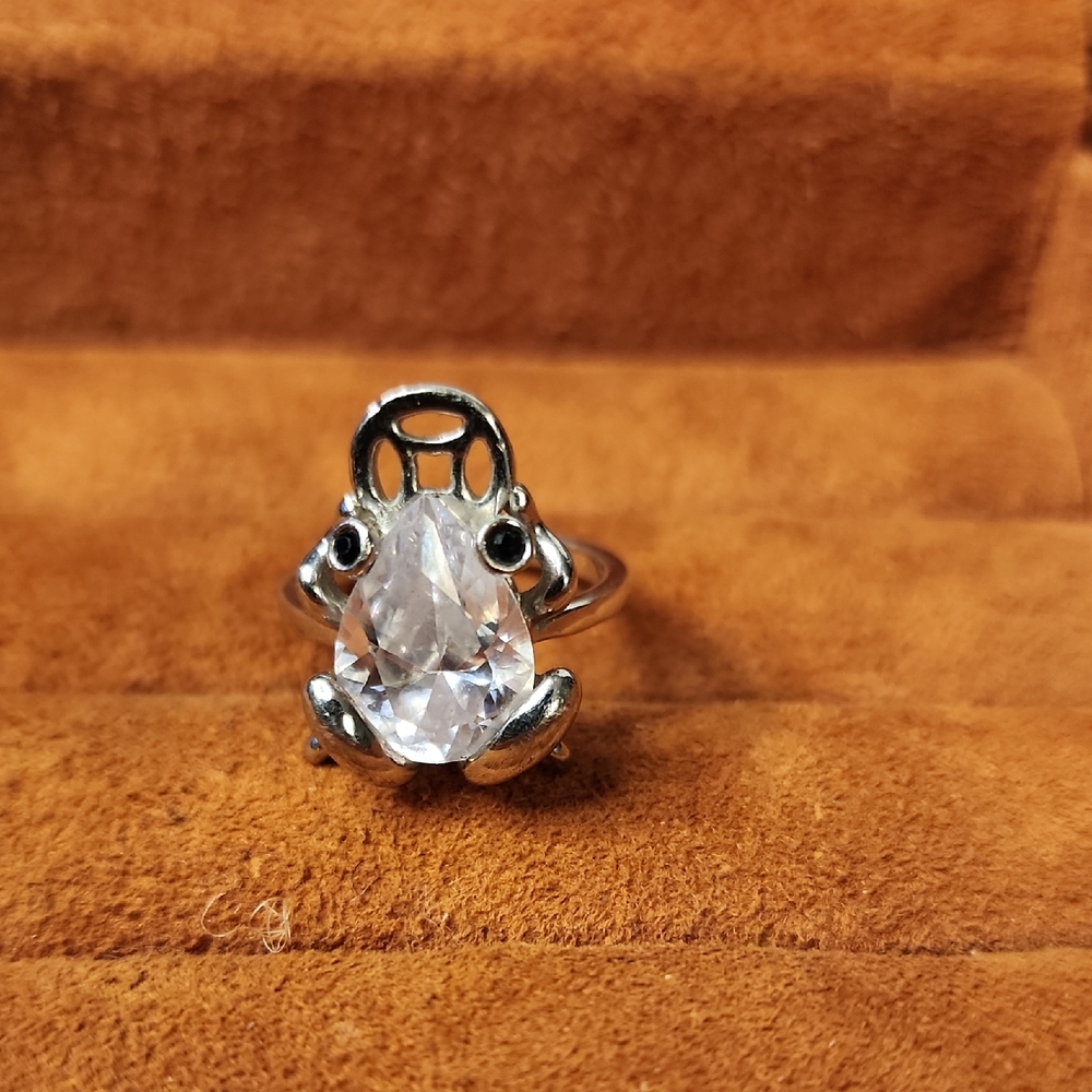 Chic Silver Frog Ring With Clear Gemstone - image 4